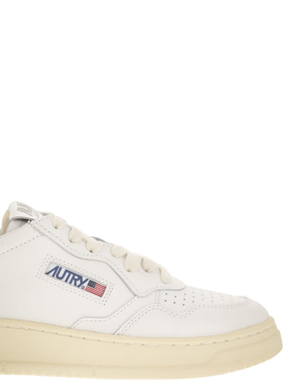 Autry Medalist Low Leather Sneakers