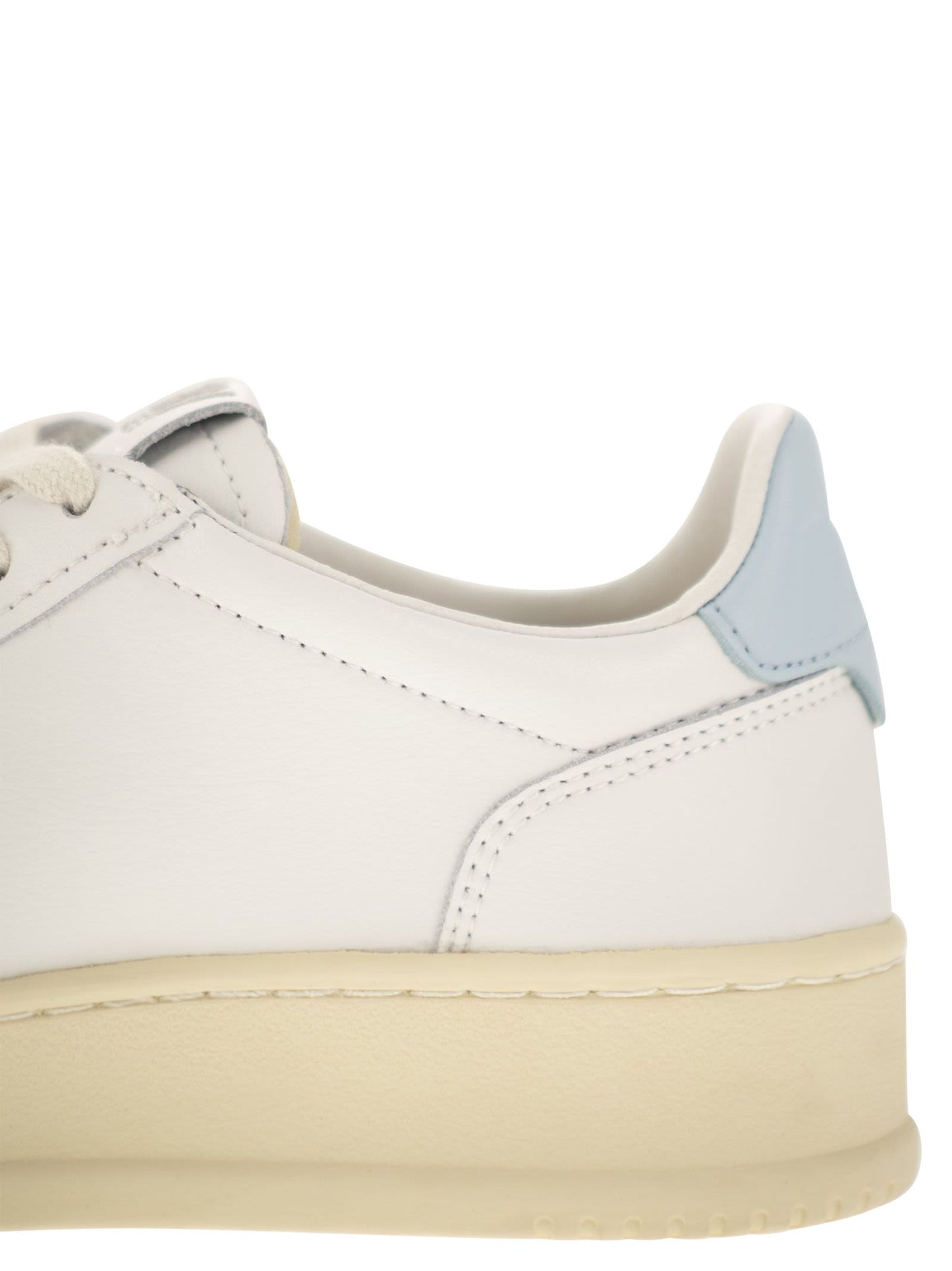 Autry Medalist Low Leather Sneakers