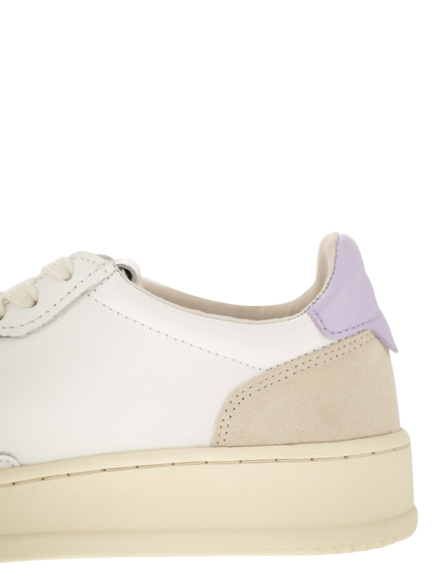 Autry Medalist Low Leather Sneakers